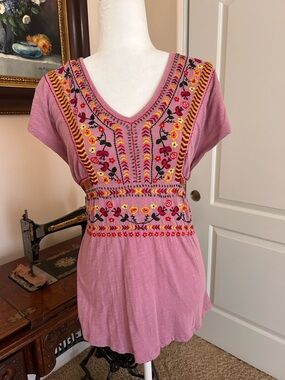 SOLD Sundance Embroidered Lilac V-Neck Top